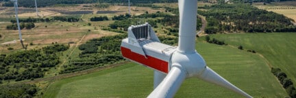 Drohnenaufnahme der Windenergieanlage der Berliner Stadtwerke bei Großbeeren