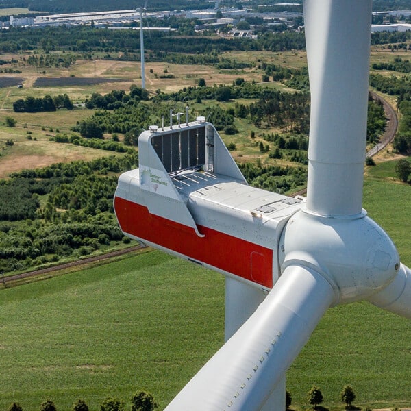 Drohnenaufnahme der Windenergieanlage der Berliner Stadtwerke bei Großbeeren