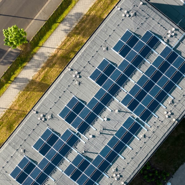 Solaranlage der Berliner Stadtwerke auf dem Wohnungsamt in Treptow-Köpenick