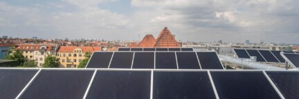 Solarthermie-Anlage auf dem Gebäude des Rollberg-Quartiers