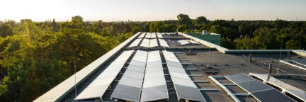 Solaranlage der Berliner Stadtwerke auf der Heide-Schule