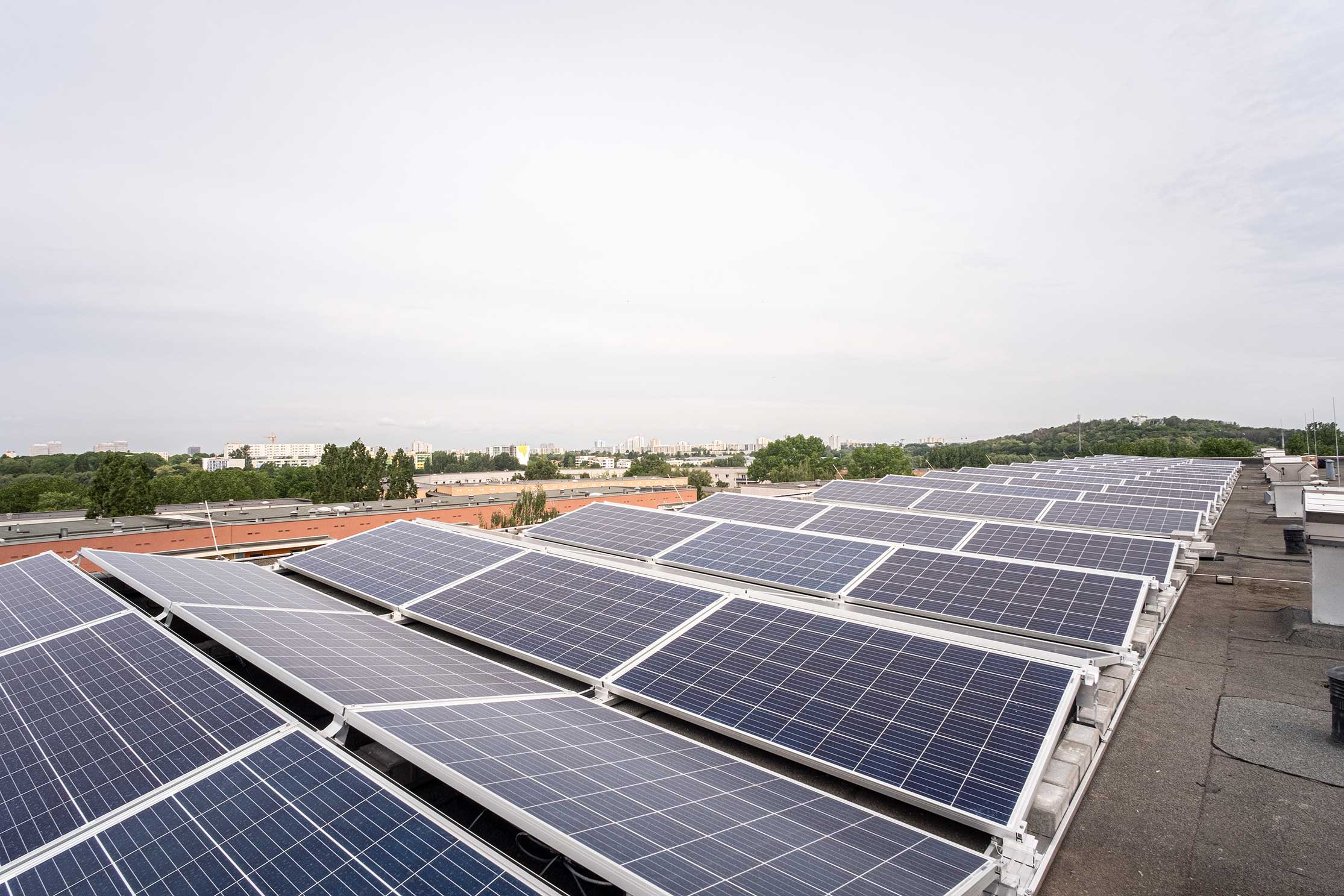 Photovoltaikanlagen der Berliner Stadtwerke in Berlin-Kaulsdorf zur Produktion von Sonnenstrom für über 4300 Haushalte