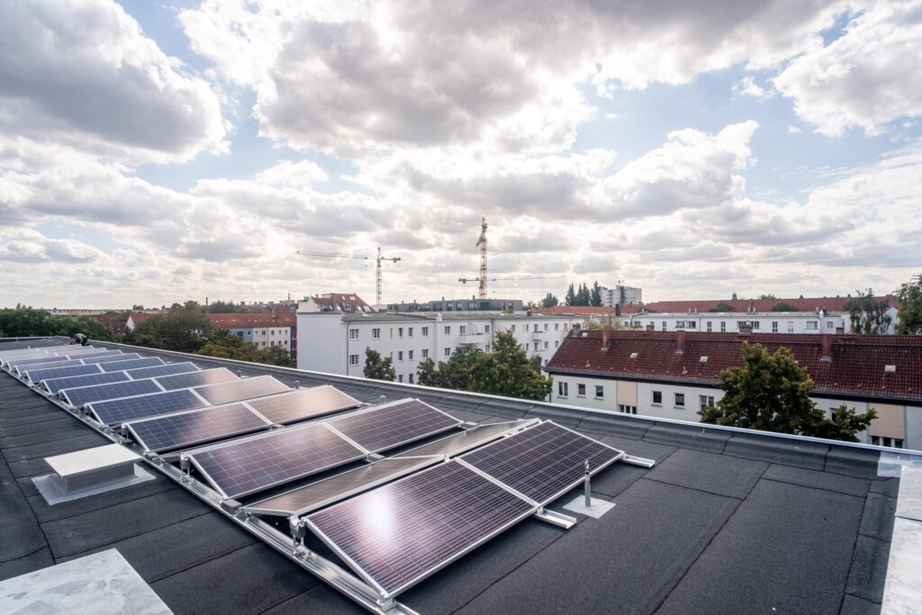 Solaranlagen auf dem Wohngebäude der Wohnungsbau-Genossenschaft "Treptow Nord" eG