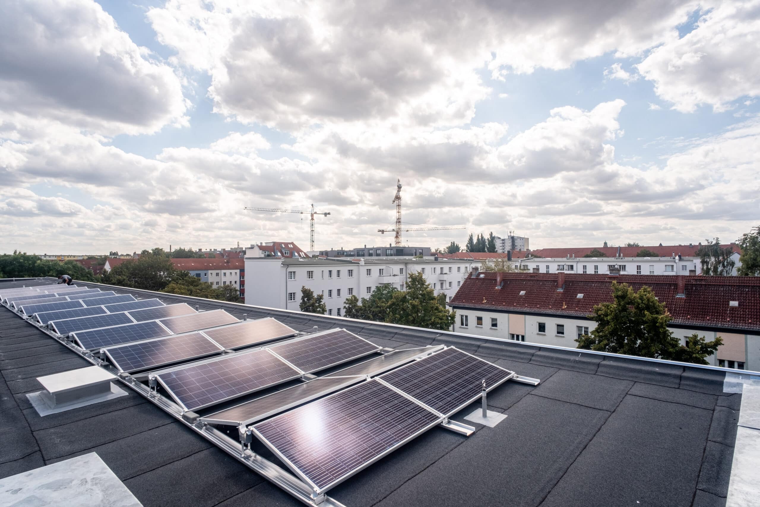 Solaranlagen auf dem Wohngebäude der Wohnungsbau-Genossenschaft 