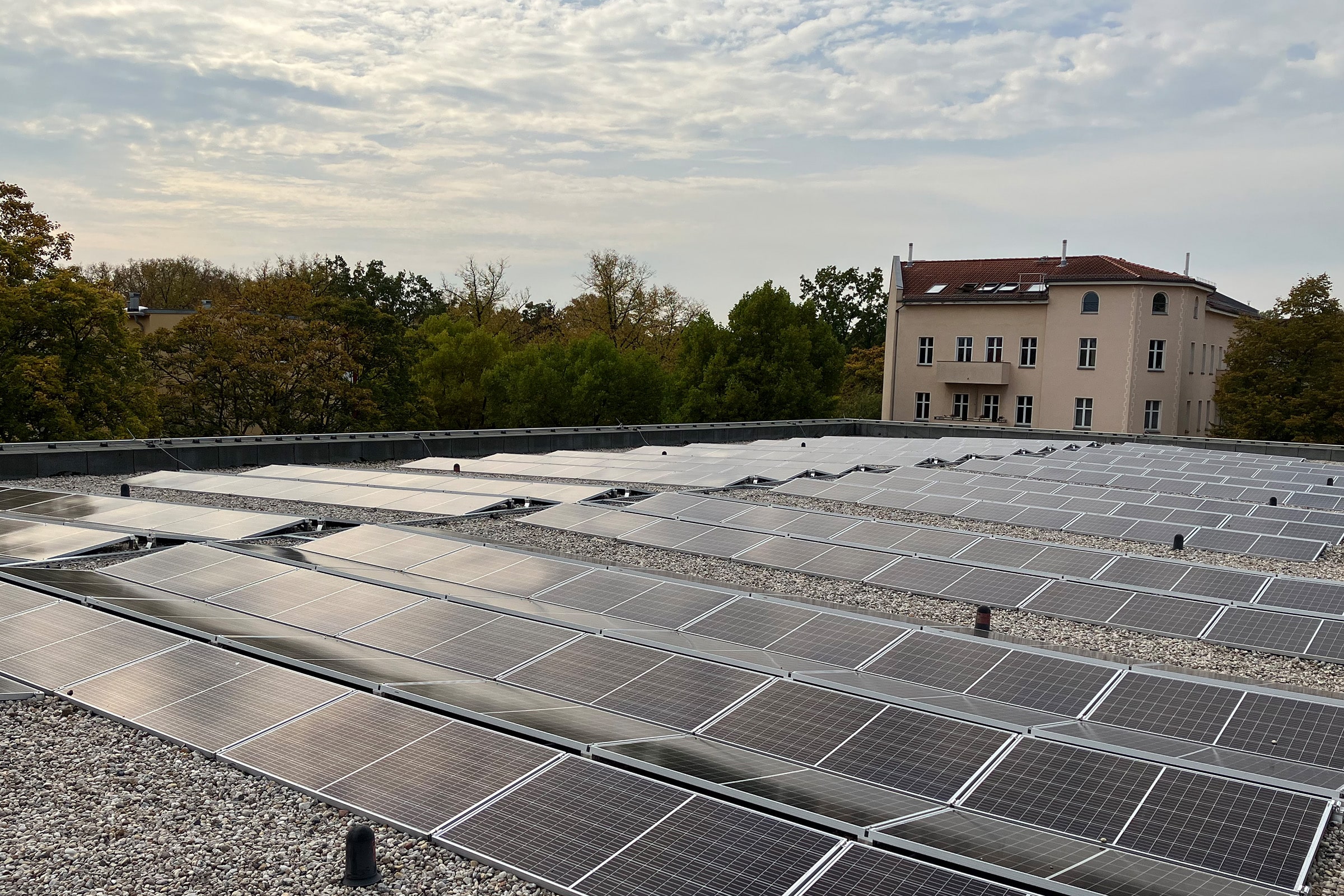 Solaranlage der Berliner Stadtwerke auf der Picasso-Grundschule in Pankow