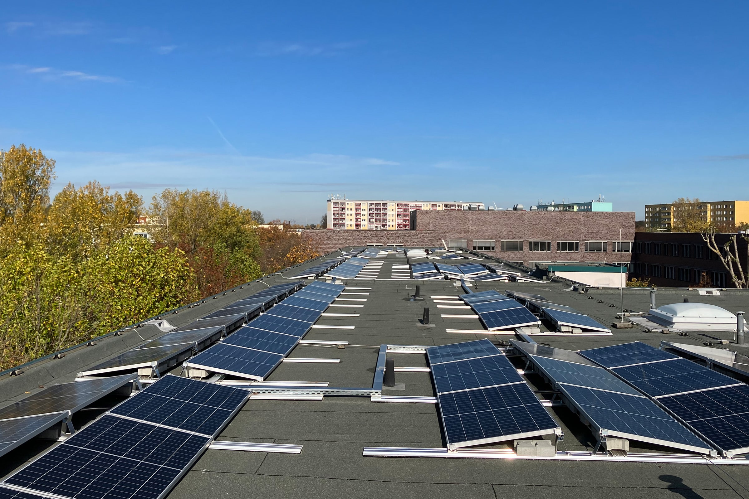 Solaranlage der Berliner Stadtwerke auf der Georg-Zacharias-Grundschule in Pankow