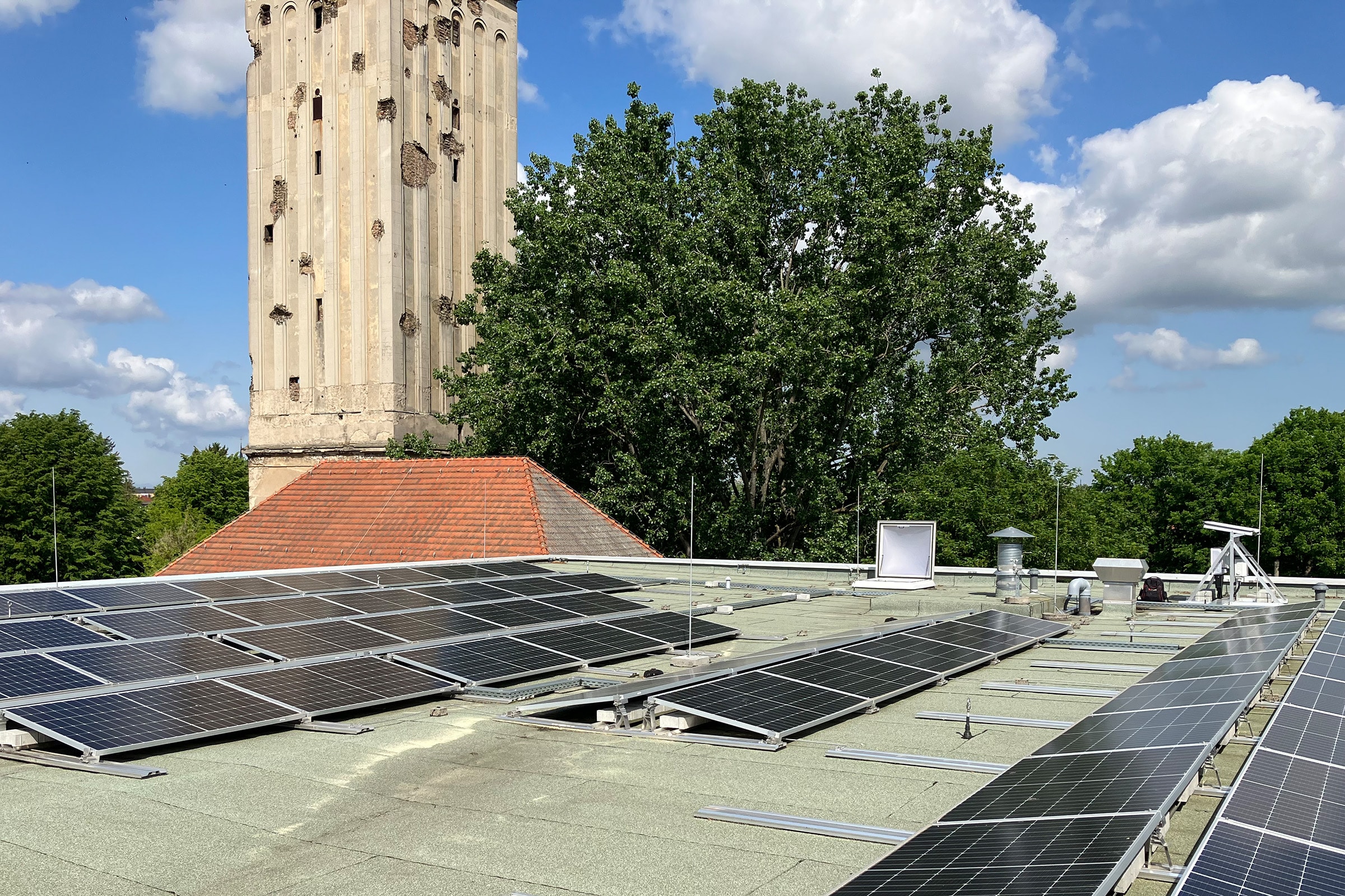 Solaranlage der Berliner Stadtwerke auf der Grundschule am Wasserturm in Pankow