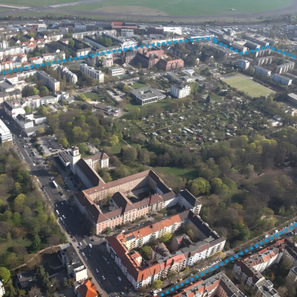 Schrägluftbild des Quartiers Neue Mitte Tempelhof mit Rochade der öffentlichen Einrichtungen